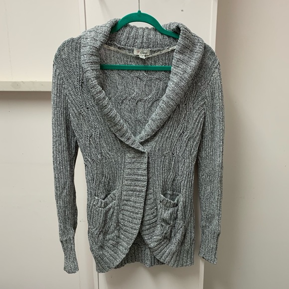 2/$20 Guess Sweater - Picture 3 of 6